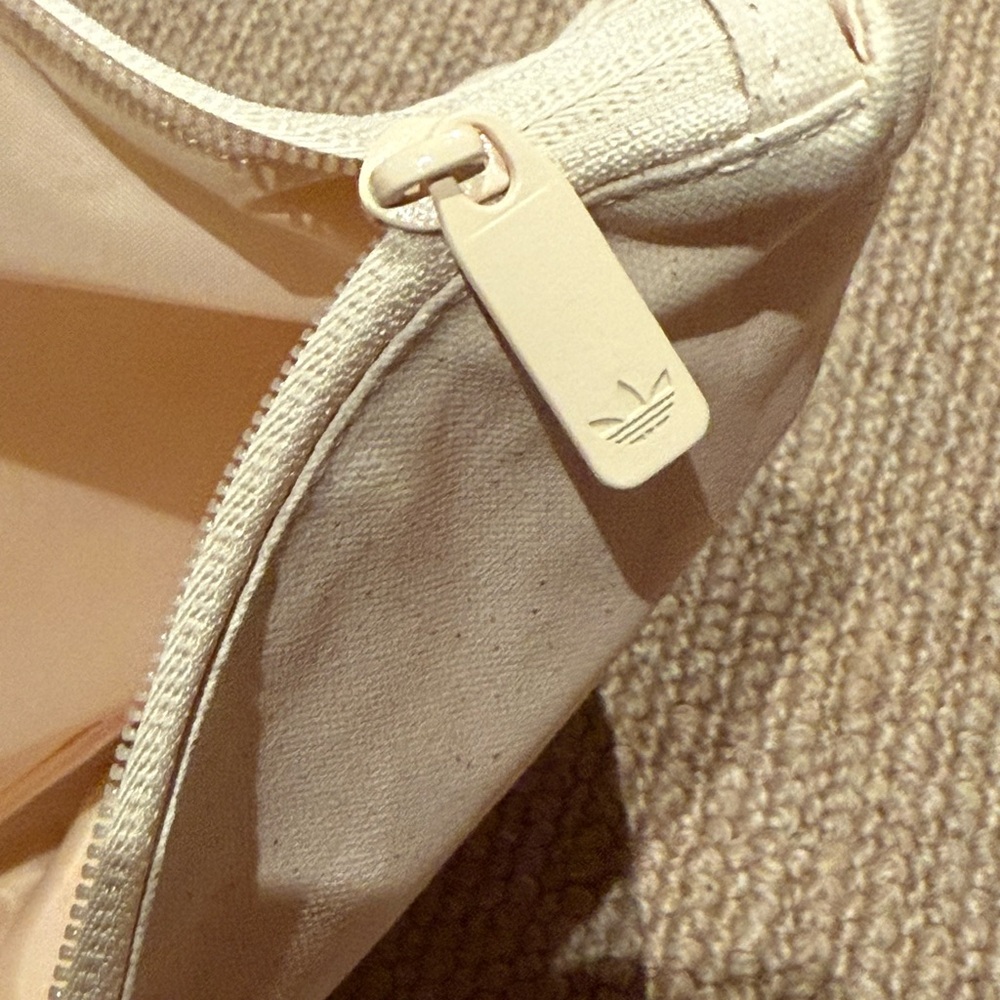 *BRAND NEW* Adidas Cream Tote with Green Floral Design - Picture 7 of 7